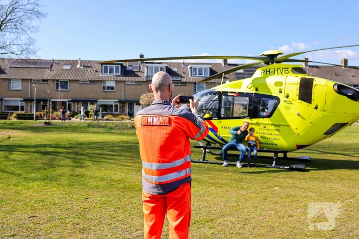 Landing traumahelikopter in Schothorst trekt veel bekijks