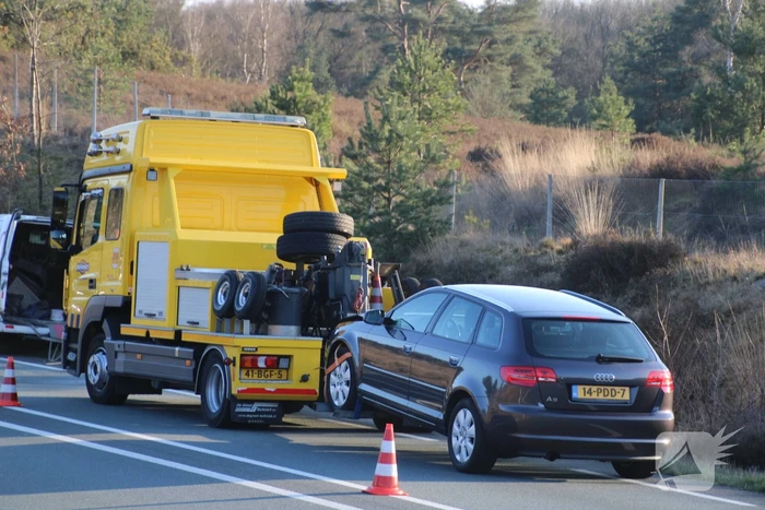 Auto's botsen nabij Ecoduct Treeker Wissel