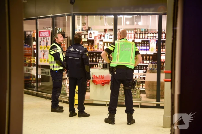 Schoten gelost bij overval op supermarkt