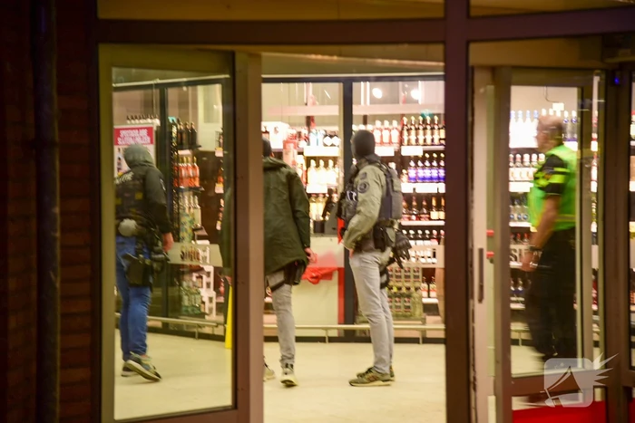 Schoten gelost bij overval op supermarkt