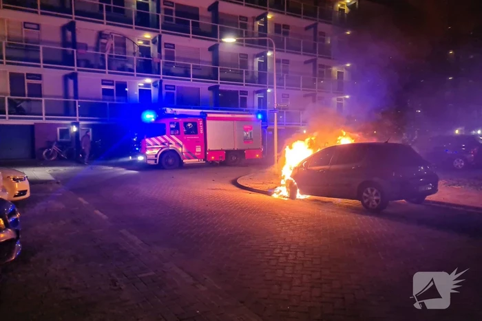 Meerdere voertuigen getroffen bij autobranden