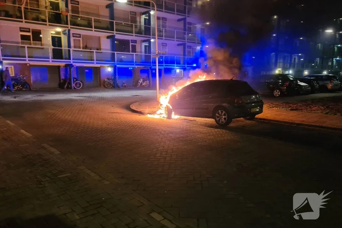 Meerdere voertuigen getroffen bij autobranden