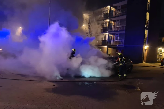 Meerdere voertuigen getroffen bij autobranden