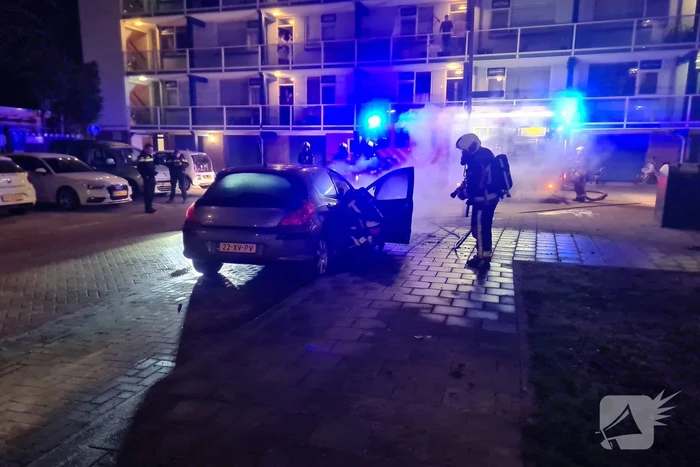 Meerdere voertuigen getroffen bij autobranden