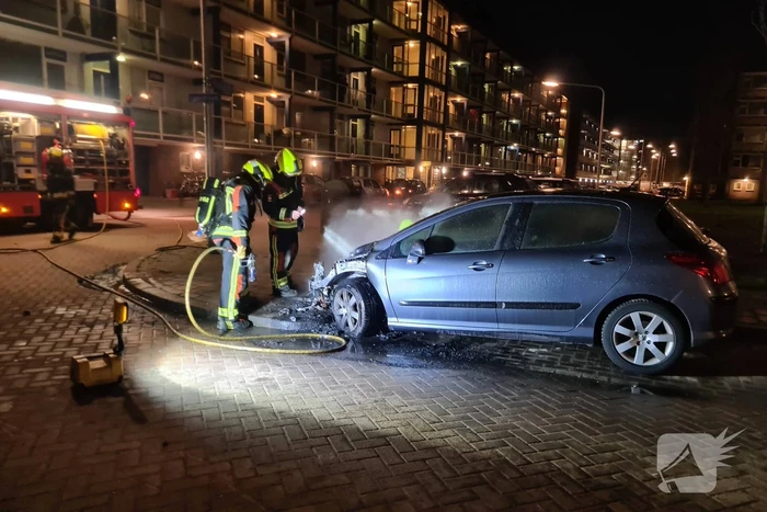 Meerdere voertuigen getroffen bij autobranden