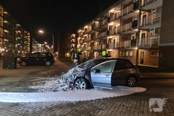 Meerdere voertuigen getroffen bij autobranden