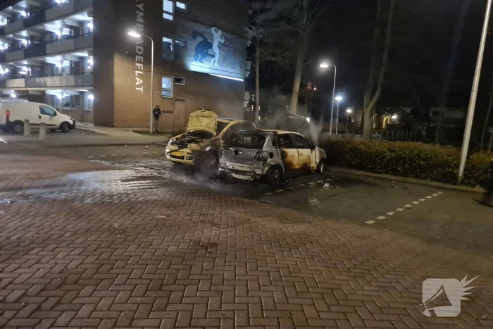 Meerdere voertuigen getroffen bij autobranden