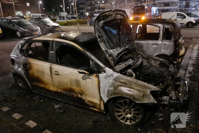 Meerdere voertuigen getroffen bij autobranden