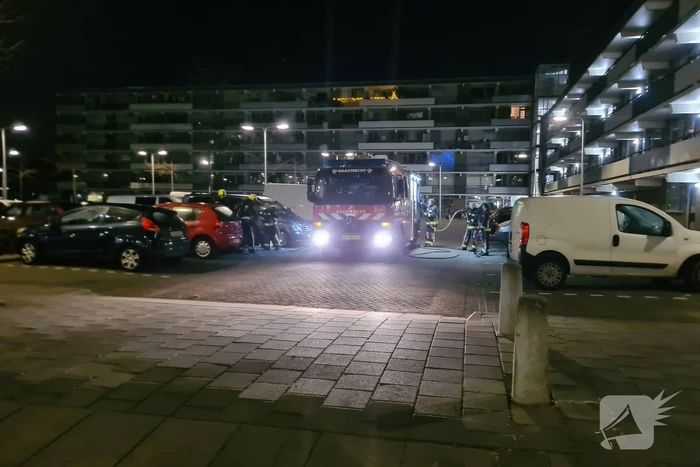 Meerdere voertuigen getroffen bij autobranden