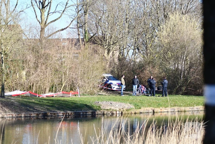 Overleden persoon aangetroffen in Galjoenpark