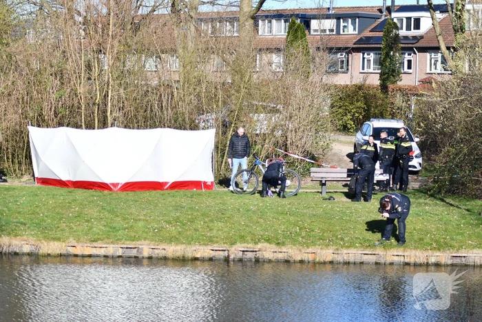 Overleden persoon aangetroffen in Galjoenpark