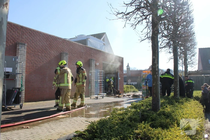 Supermarkt Albert Heijn ontruimd vanwege brand