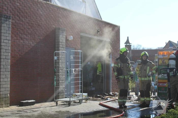 Supermarkt Albert Heijn ontruimd vanwege brand