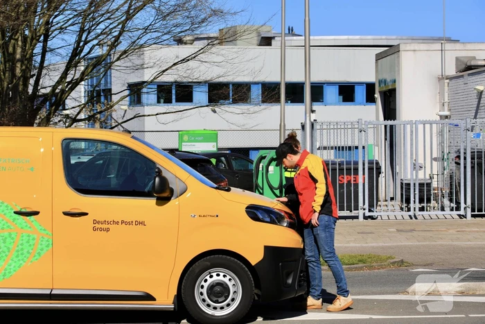 E-bikester aangereden bij het oversteken