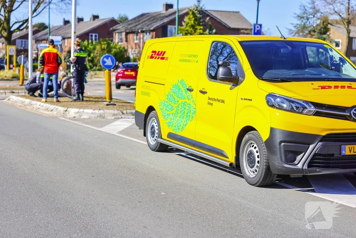 E-bikester aangereden bij het oversteken