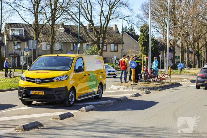 E-bikester aangereden bij het oversteken