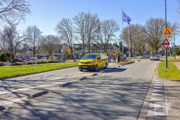 E-bikester aangereden bij het oversteken