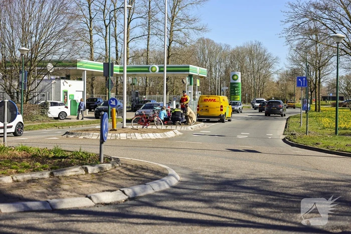 E-bikester aangereden bij het oversteken