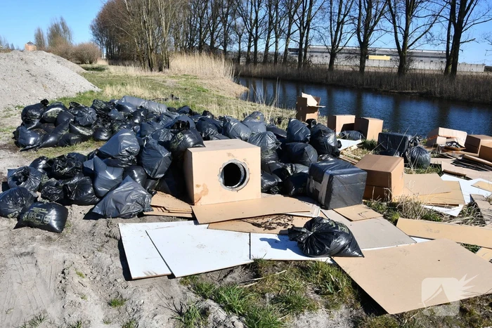 Grote hoeveelheid afval gedumpt