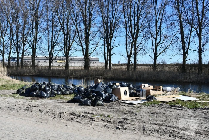 Grote hoeveelheid afval gedumpt