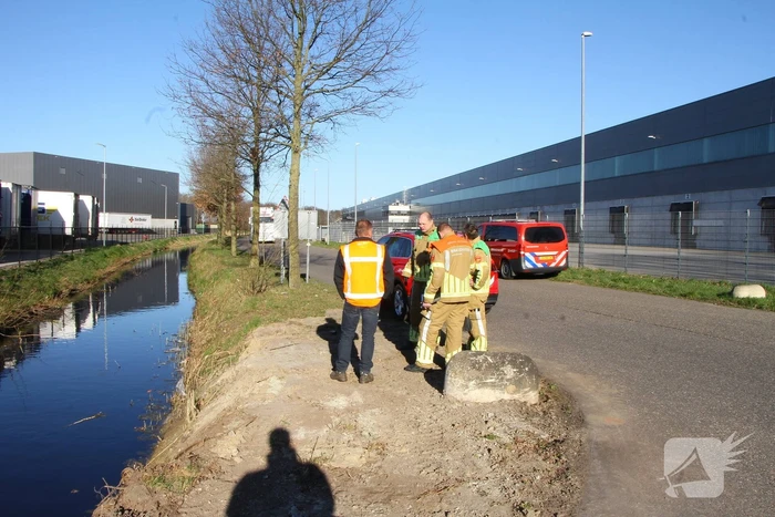 Onderzoek naar gevaarlijke stoffen in sloot