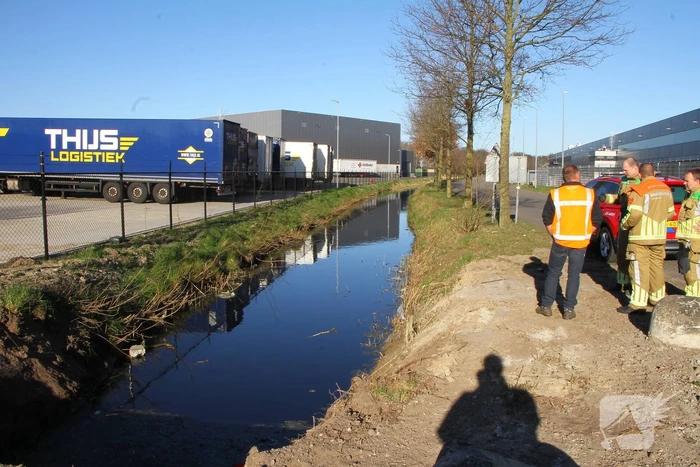 Onderzoek naar gevaarlijke stoffen in sloot