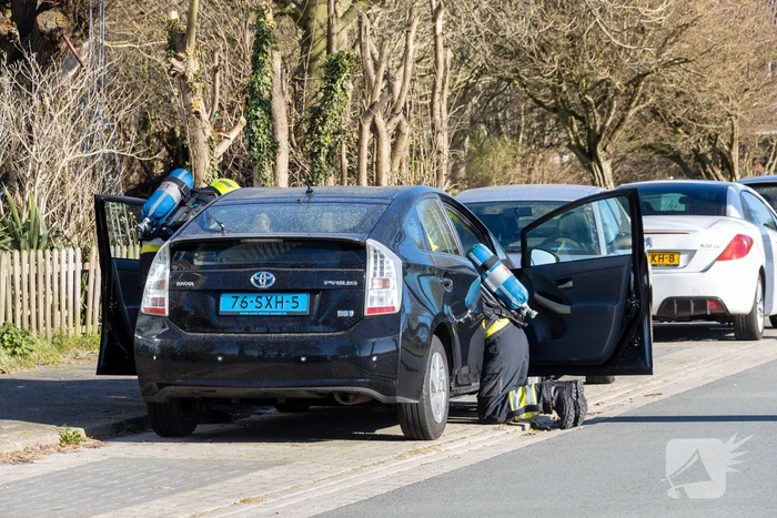 Politie haalt verward persoon uit woning