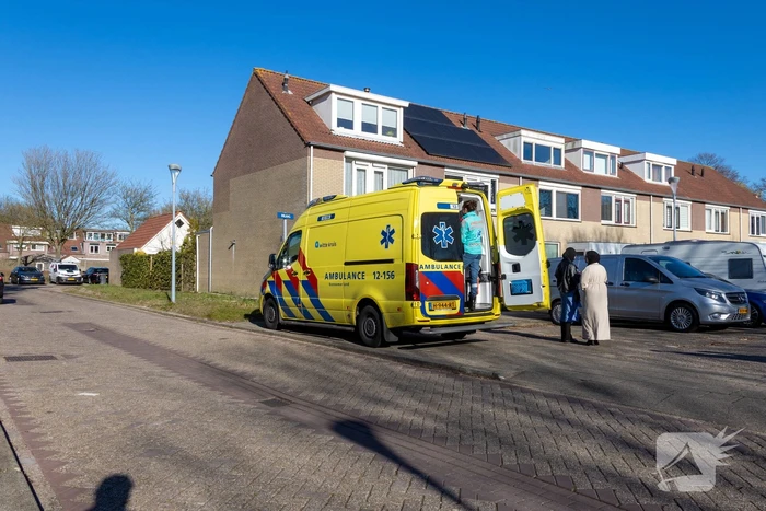 Politie haalt verward persoon uit woning