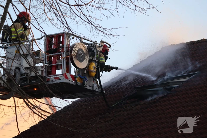 Flinke brand op zolder van woning
