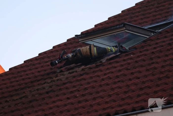 Flinke brand op zolder van woning