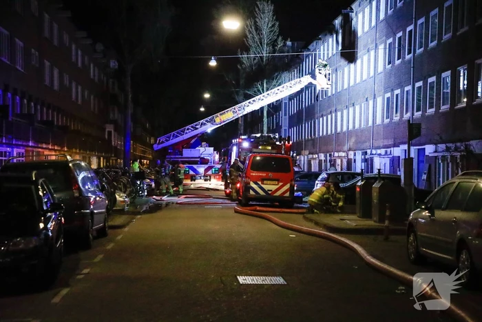 Meerdere woningen ontruimd bij grote brand