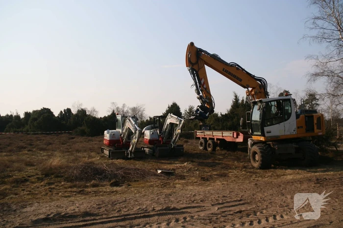Graafmachine zwaar beschadigd vanwege brand