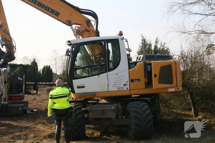 Graafmachine zwaar beschadigd vanwege brand