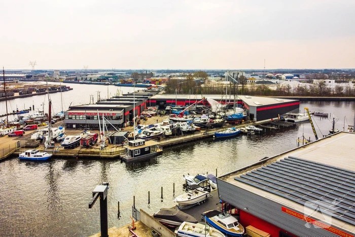 Enorme schade na zeer grote brand op Jachtwerf Roelofsen