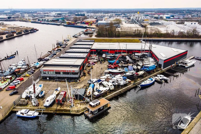 Enorme schade na zeer grote brand op Jachtwerf Roelofsen