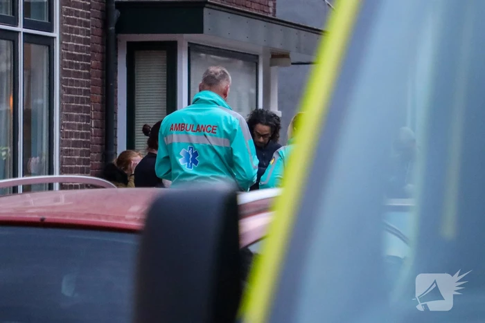 Snorfietser botst achterop personenauto