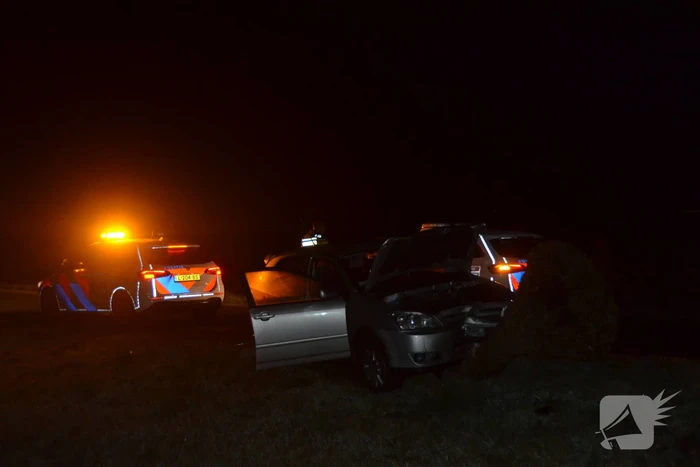 Flinke schade aan auto door botsing tegen boom