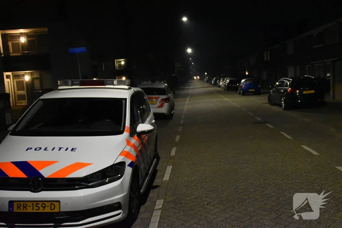 Bewoner krijgt klappen bij woningoverval