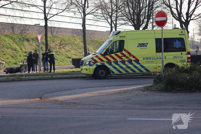 Scooterrijder gewond bij botsing met fietser