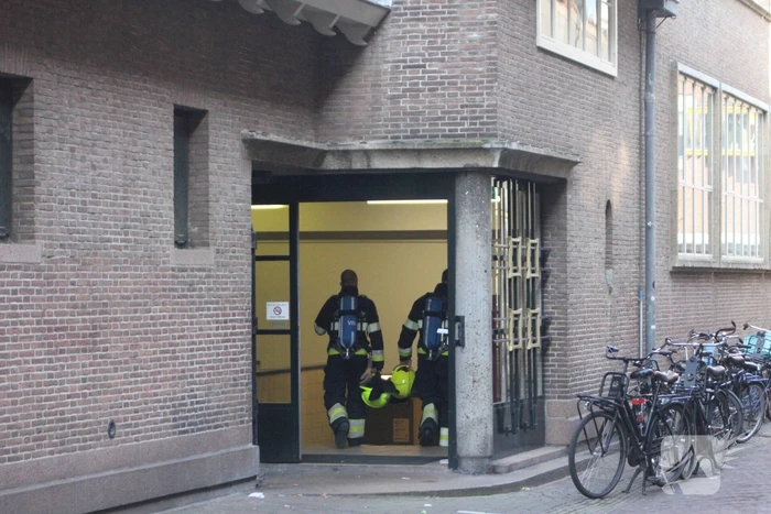 Onderzoek naar zwarte rook uit schoorsteen
