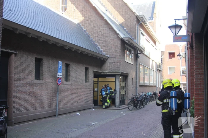 Onderzoek naar zwarte rook uit schoorsteen