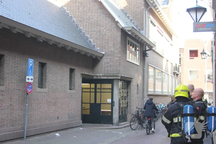 Onderzoek naar zwarte rook uit schoorsteen