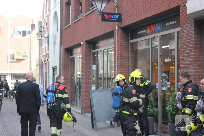 Onderzoek naar zwarte rook uit schoorsteen