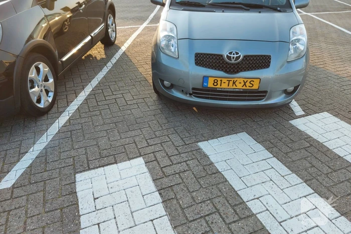 Fietser en automobilist botsen met elkaar