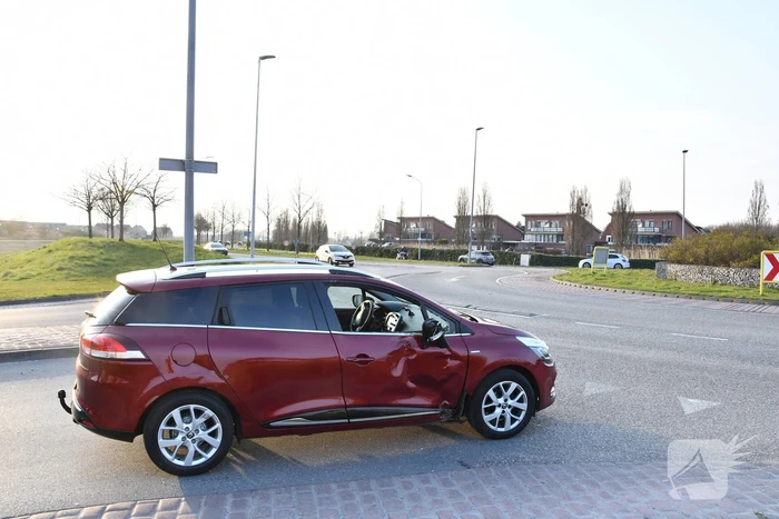 Snorfietser gewond bij botsing met auto