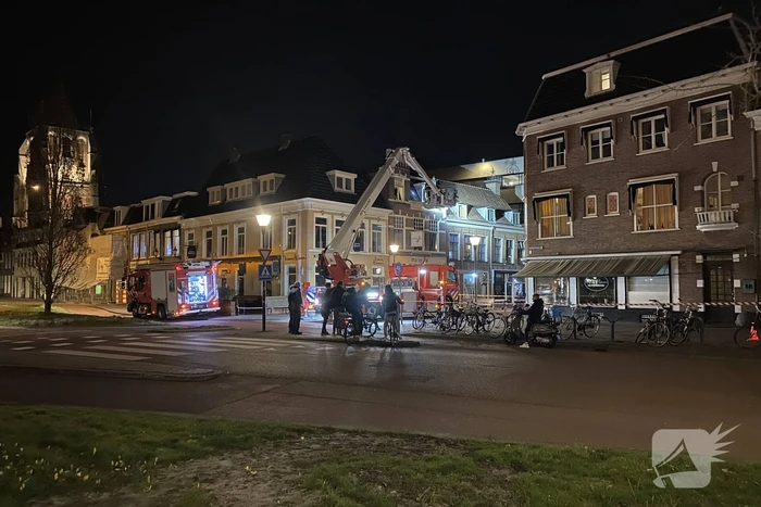 Brandweer ingezet voor losliggende dakpannen