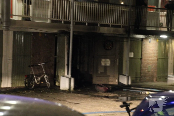 Uitslaande brand in berging onder flat