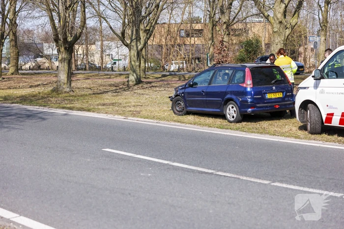 Flinke schade na botsing op Escher rotonde