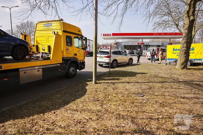 Flinke schade na botsing op Escher rotonde