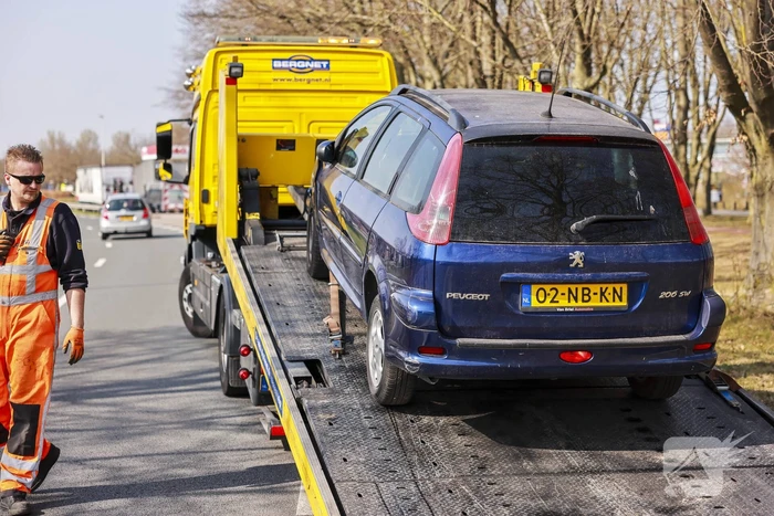 Flinke schade na botsing op Escher rotonde